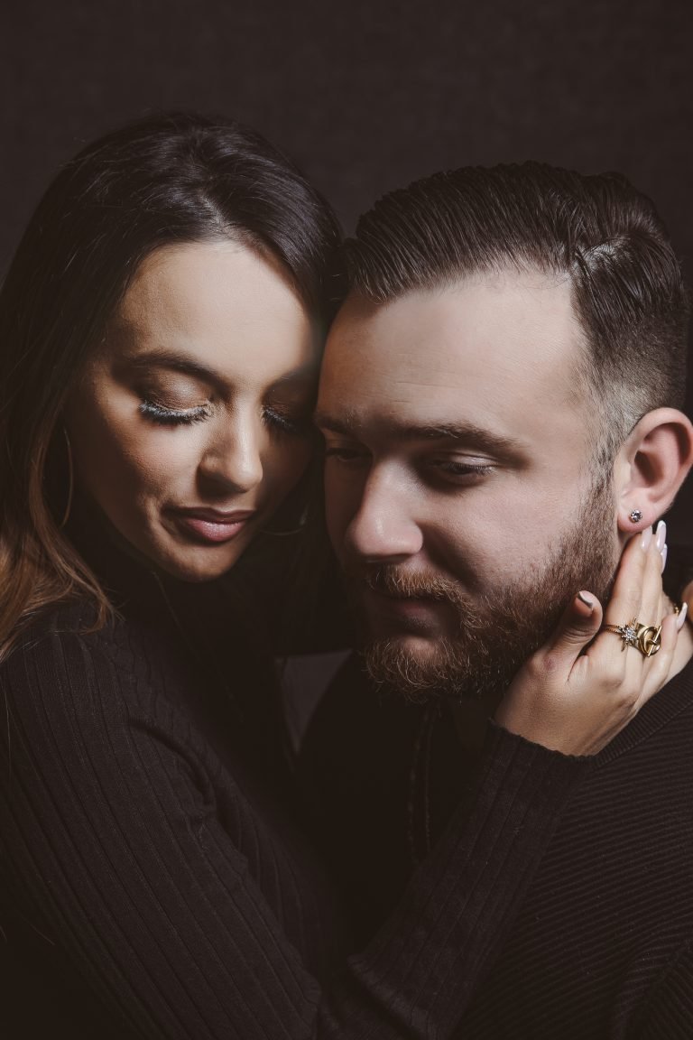 Photos de couple en studio avant le mariage